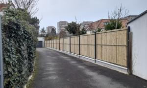 Pause d'une clôture à Rezé