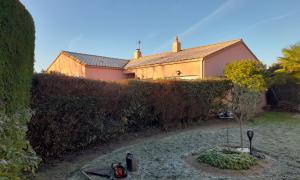Abattage d'une haie Suivi de la pause clôture de brande 
