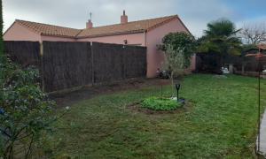 Abattage d'une haie Suivi de la pause clôture de brande 